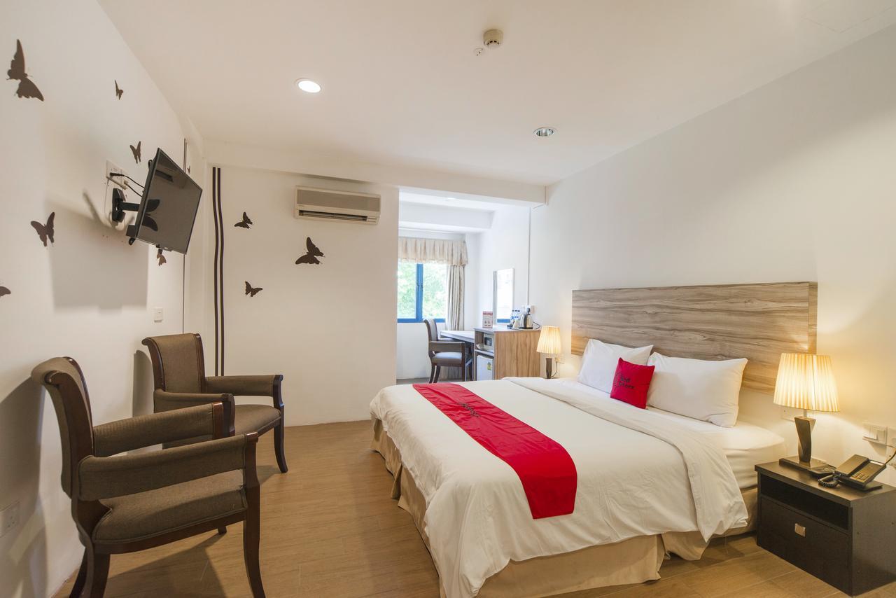 Reddoorz Plus @ Victoria Street Khách sạn 3*