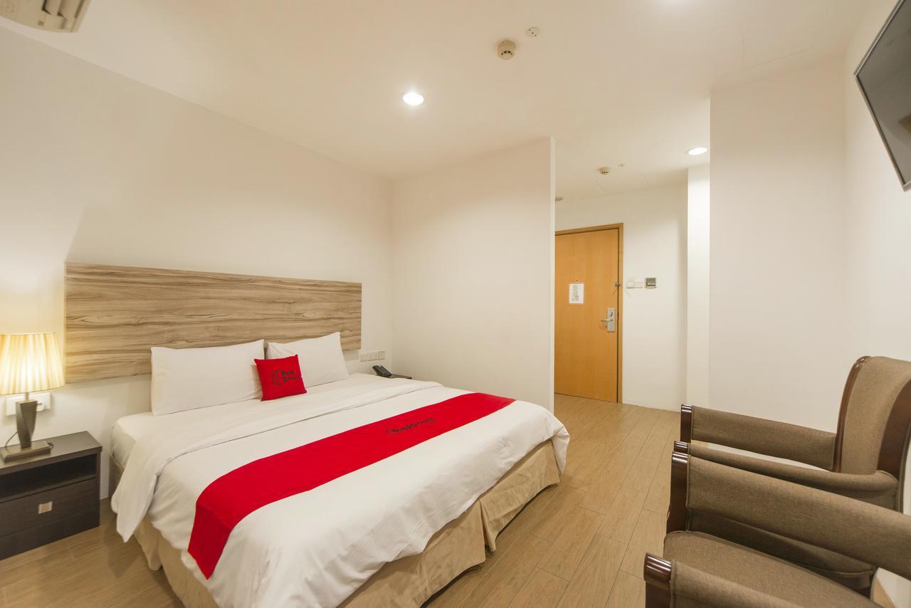 Khách sạn Reddoorz Plus @ Victoria Street 3*
