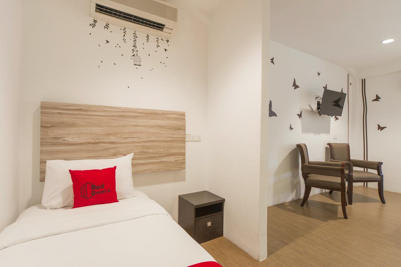 Khách sạn Reddoorz Plus @ Victoria Street Singapore